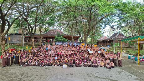 MIN Surakarta Peringati Hari Ulang Tahun Pramuka Indonesia di Karanganyar